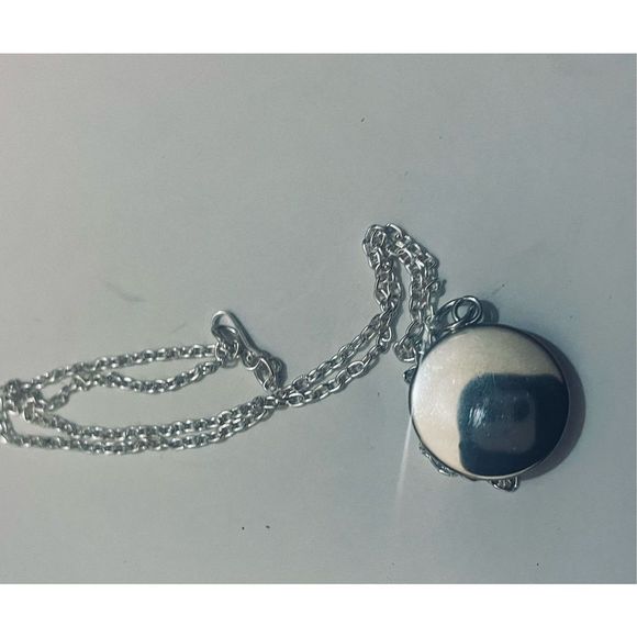 LEO GLOW IN THE DARK GREEN ZODIAC STAR SIGN HOROSCOPE NECKLACE - Picture 3 of 12